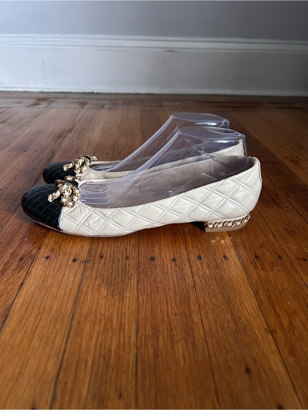 Stuart Weitzman Cap Toe Diamond Quilted Ballet Flats Chain Link Bow